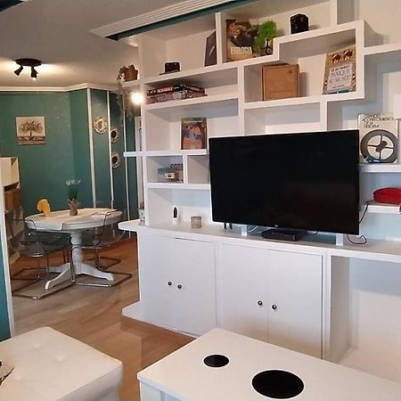 Alojamiento En Playa Del Arbeyal Gijón Exteriör bild