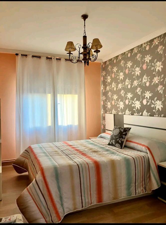 Alojamiento En Playa Del Arbeyal Gijón Exteriör bild