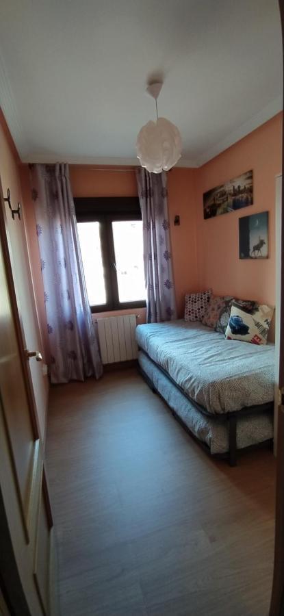 Alojamiento En Playa Del Arbeyal Gijón Exteriör bild
