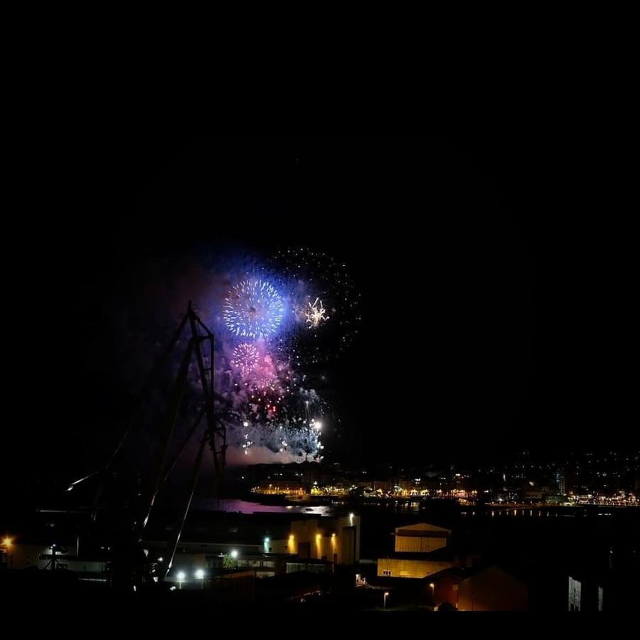 Alojamiento En Playa Del Arbeyal Gijón Exteriör bild
